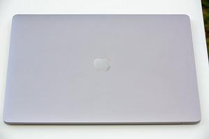 Macbook Pro 15" - Mid 2017, i7 2.9 GHz, 16GB/512GB (4 foto / 10)