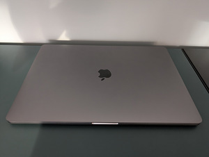 MacBook Pro 16" 2019 / i7 / 32GB RAM / 512GB/ Radeon Pro (6 foto / 9)