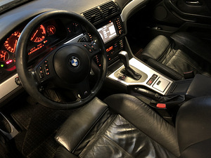 BMW E39 530d в аварийном состоянии (2 фото из 10)