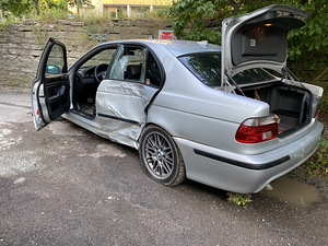 BMW E39 530d в аварийном состоянии (9 фото из 10)
