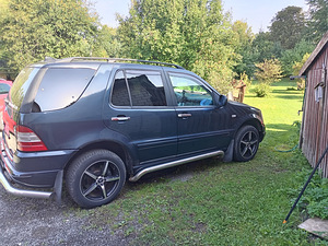 Продается Mercedes-Benz ML 430 (4 фото из 7)