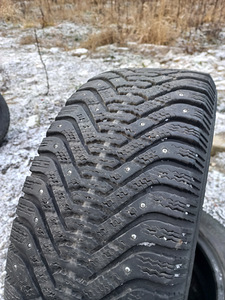 Naastrehvid R16/55/225 Goodyear Ultragrip ICE (2 foto / 5)