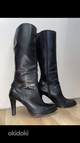 Ralph Lauren Bethan Size 8 M Black leather side zip boots