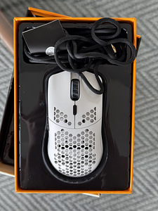 Glorious Model O- wired gaming mouse + mouse pad (1 foto / 9)