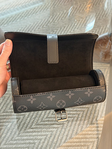 Футляр для часов Louis Vuitton Monogram Eclipse (5 фото из 8)
