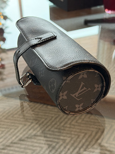 Футляр для часов Louis Vuitton Monogram Eclipse (7 фото из 8)