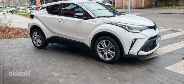 Toyota CHR 1,8 гибрид 2021