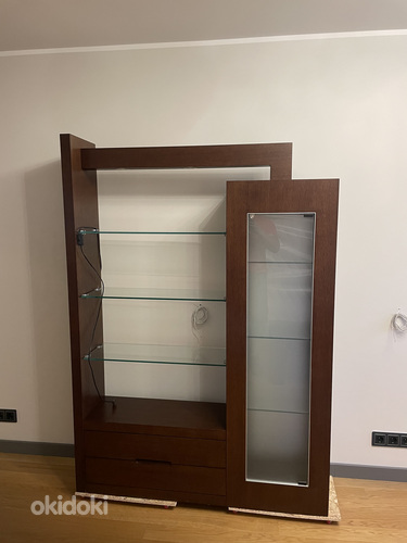 Шкаф со стеклянными полками и выдвижным ящиком (фото #1)