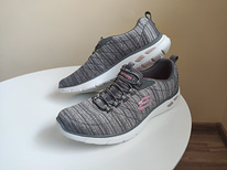 Новая обувь Skechers s 40