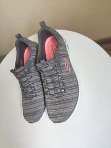 Uued Skechers jalanõud s 40 (3 foto / 3)