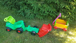 Pealeistutav traktor käruga + järelveetav käru (2 foto / 2)