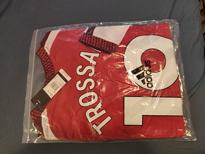 Jalgpalli särgid Barcelona, Liverpool, Arsenal (5 foto / 7)