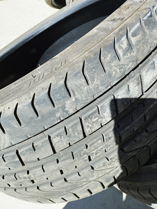R19 225x35 PIRELLI (2 foto / 7)