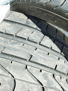 R19 225x35 PIRELLI (3 foto / 7)