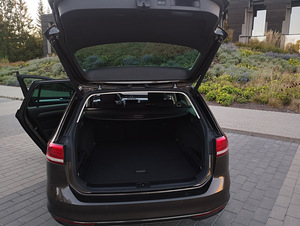 Volkswagen Passat (8 foto / 9)