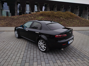 Alfa Romeo 159 (4 foto / 10)