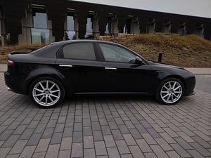 Alfa Romeo 159 (6 foto / 10)