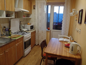 Kangelaste prospekt 17, Pähklimäe, Narva, Ida-Virumaa (5 foto / 13)