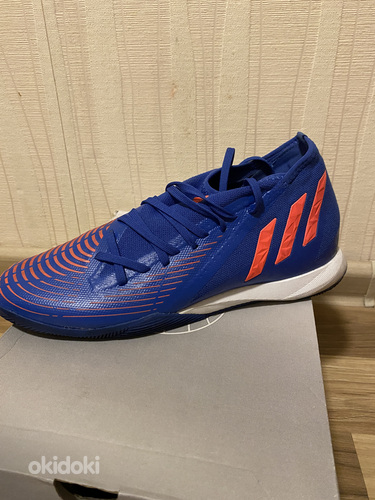 Кроссовки для футзала Adidas, в очень хорошем состоянии