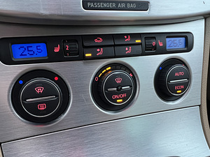 Volkswagen Passat B6 (9 foto / 12)