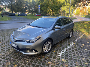 Toyota Auris (1 foto / 9)