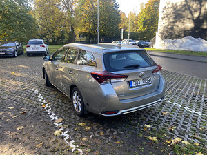 Toyota Auris (6 foto / 9)
