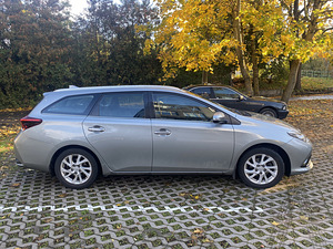 Toyota Auris (4 foto / 9)