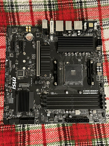 Материнская плата MSI (2 фото из 4)