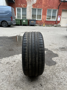 Suverehvid R20 ZR 235/30 (2 foto / 6)