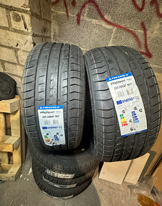 [UUED] 225/35/R20 (Triangle Effexsport TH202) (1 foto / 2)