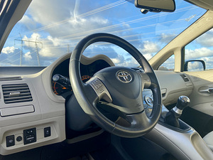 Toyota Auris 1.6 91kW 2008 (7 foto / 11)
