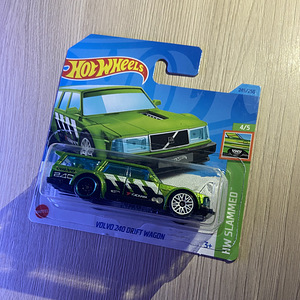 HOT WHEELS Volvo 240 drift wagon (1 foto / 2)