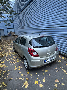 Opel Corsa (6 фото из 11)