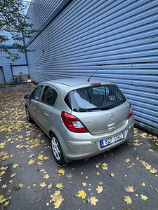 Opel Corsa (7 фото из 11)