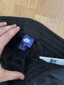 Nike uued dressipüksid, sildid küljes, hea hind (2 foto / 4)