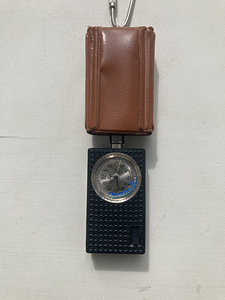 Vintage Luch NSVL kellad vedru kaalude kujulises korpuses (2 foto / 6)