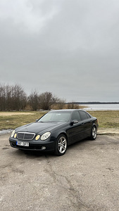 Продам Mercedes Benz E220 (1 фото из 13)