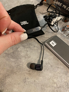 JBL juhtmega kõrvaklapid mustad (3 foto / 6)