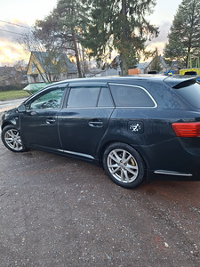 Toyota Avensis (1 foto / 9)