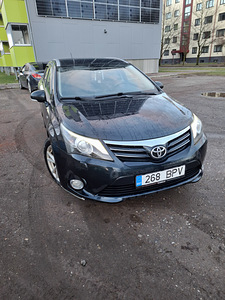 Toyota Avensis (4 foto / 9)