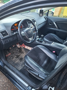 Toyota Avensis (6 foto / 9)