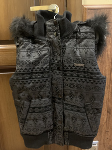 Soe vest kapuutsiga uus (1 foto / 3)