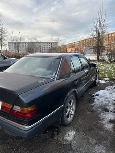 Продается MERCEDES-BENZ 200 D (3 фото из 4)