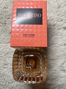 Valentino born in roma coral fantasy (2 foto / 6)