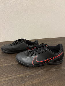 Nike saalijalatsid 36,5 (1 foto / 3)