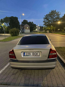 Volvo S80 2,4D 120kw (2003a) (4 foto / 5)