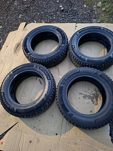 Mchelin x-ice north4 195/65R15 uueväärsed naastrehvid (1 foto / 5)