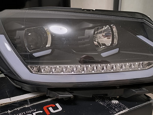 Фары передние Volkswagen Touran 2010-2015 с динамичес (4 фото из 8)