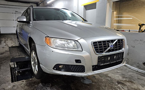 Volvo v70 2.4d 120kw automaat Ühe auto varuosad (2 foto / 7)
