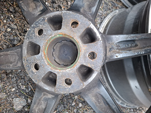 5x114.3 Lexus Toyota 18" литые диски et 40 (3 фото из 3)